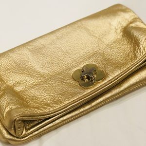 Gold clutch